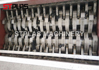 Car / Truck Waste Tyre Shredding Machine For Rubber Recycling High Efficient